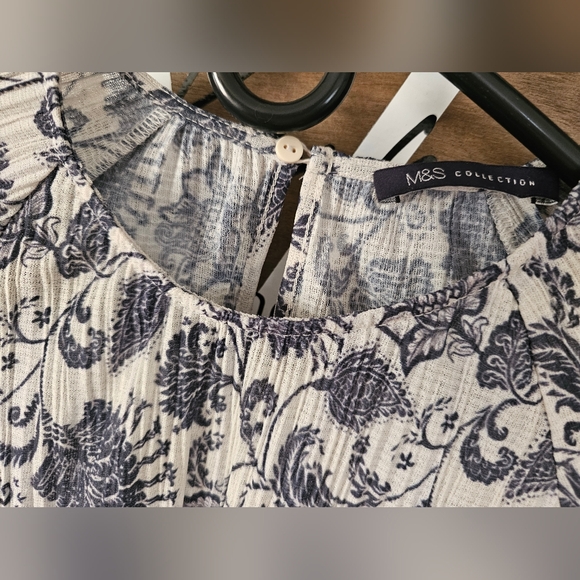 Mark & Spencer Beautiful top! - Picture 3 of 6